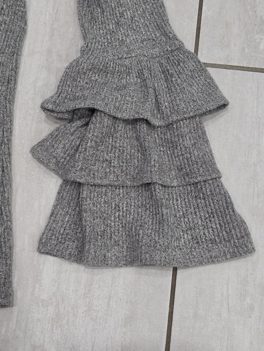 WHITE HOUSE BLACK MARKET Gray Ribbed V-Neck Sweater with Tiered Ruffle Sleeves